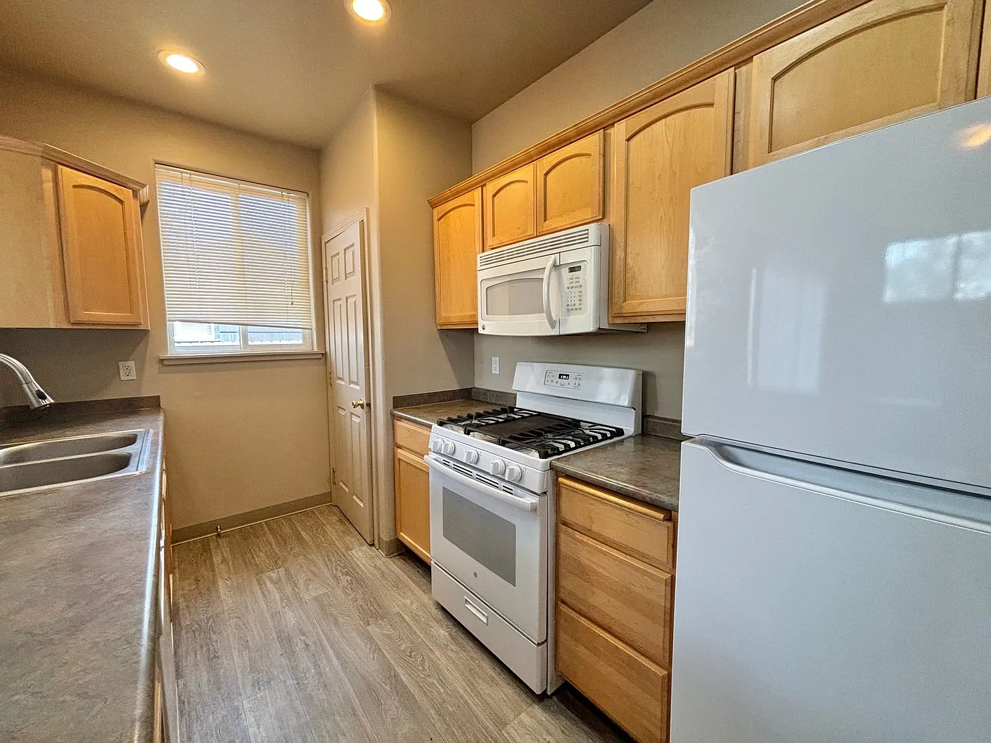 Check Out This Open Two Story Duplex Near The Old Mill And Downtown Bend — Photo 4
