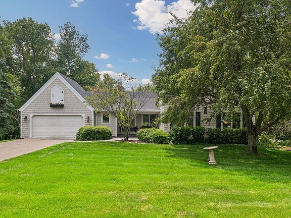 3rd image of 2775 White Oak Cir