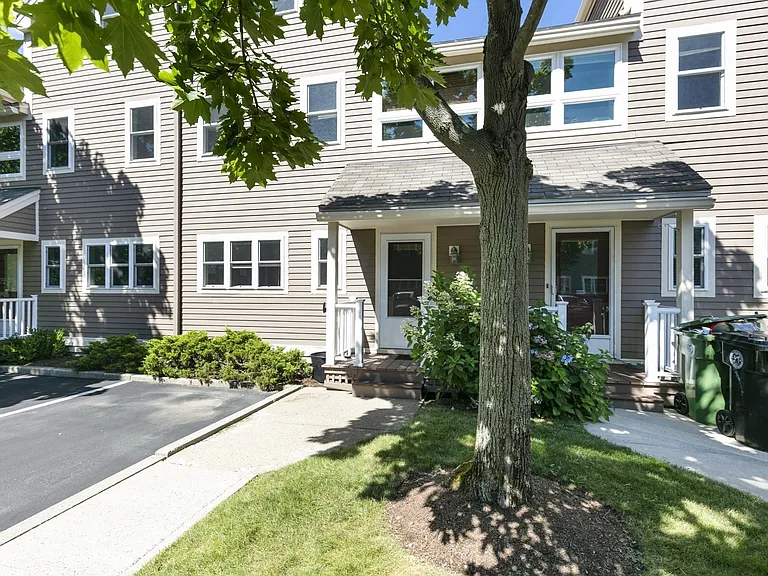 8 Locust Ln #4 — Photo 34