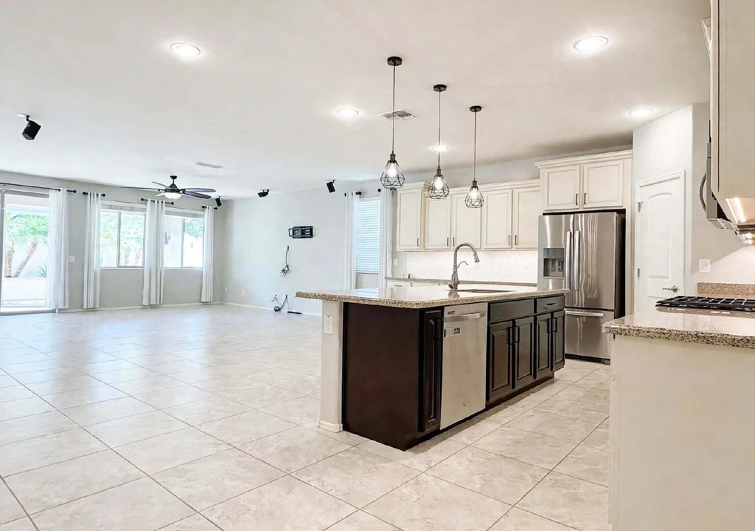 3 bed, 2.0 bath, 2588 sqft, $2,695 — Photo 4