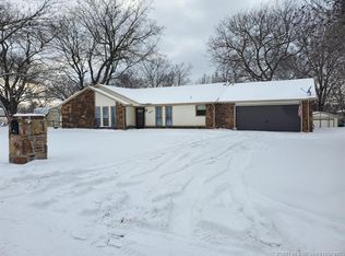 9850 E Whipperwill Ln, Broken Arrow, OK 74014