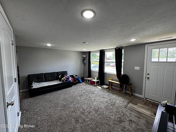 4th image of 1107 Woodale Rd