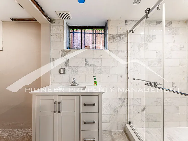 2324 Stuart St — Photo 21