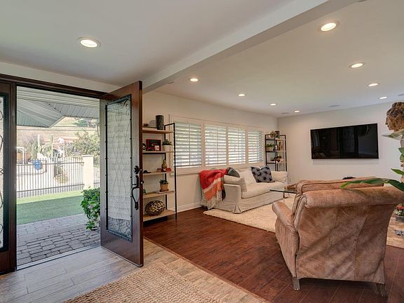 5th image of 9620 La Canada Way