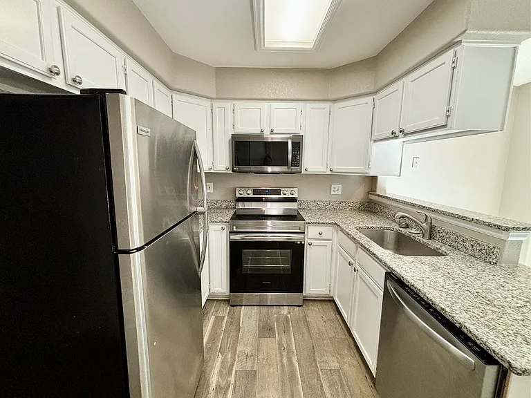 1044 S Paris Ct — Photo 6