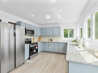 550 North Riverside DRIVE, Saukville, WI 53080