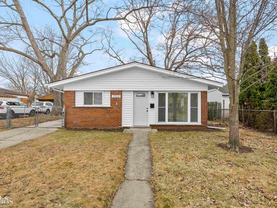 21531 Timberidge St, Saint Clair Shores, MI 48082
