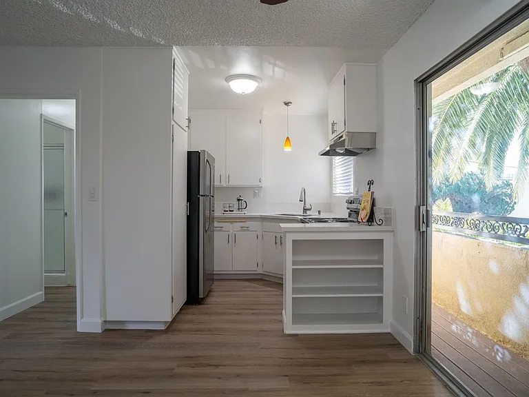 10725 Acama St — Photo 5