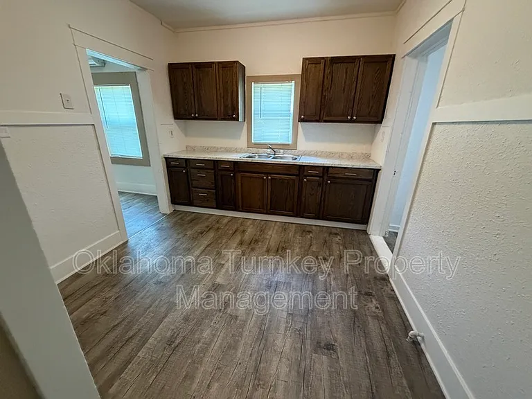 1213 N Alabama Ave — Photo 4