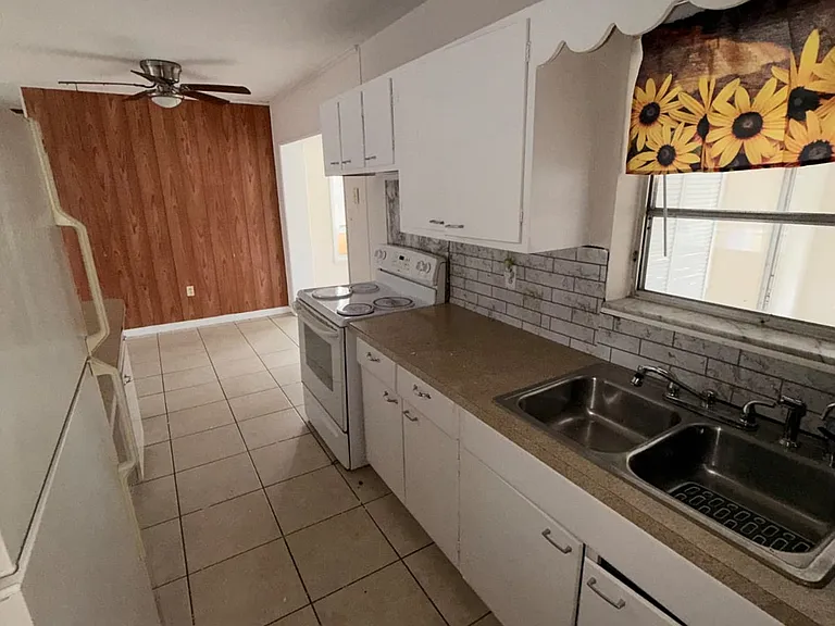22138 Belinda Ave — Photo 11