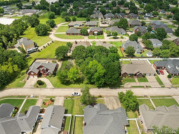 5th image of 9 Edgewood Dr