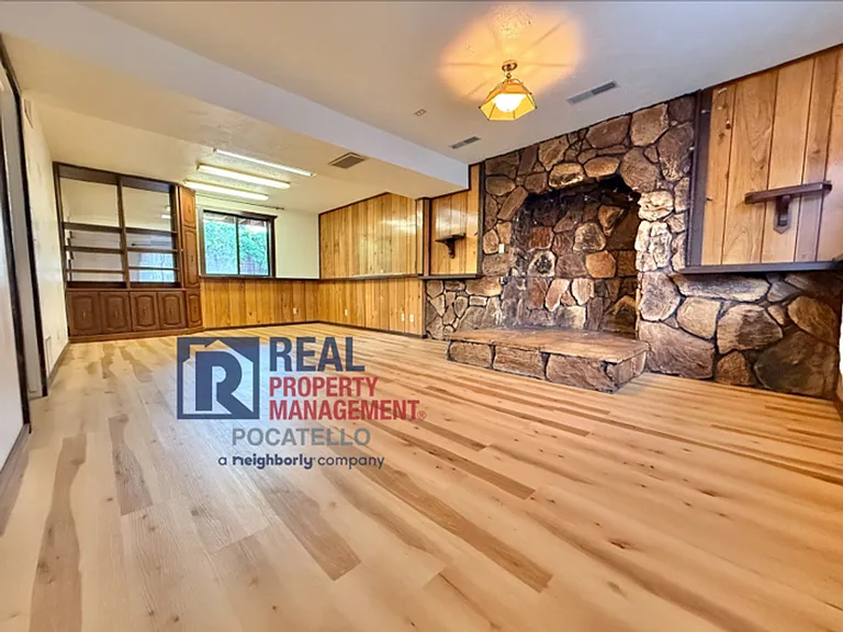1750 Lancaster St — Photo 18