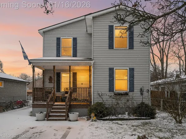 875 Adelaide Dr, Wolverine Lake, MI 48390