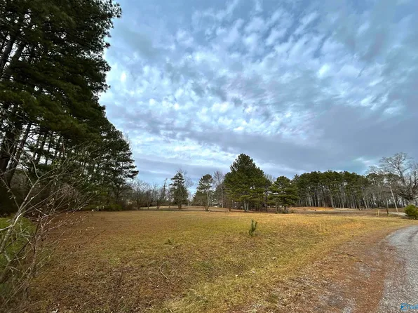 7 Woodland Rd, Boaz, AL 35956