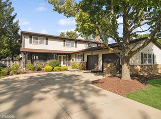 68 W Cunningham Dr, Palatine, IL 60067