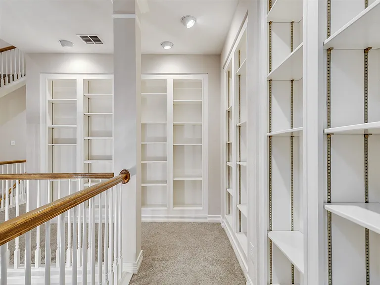 1007 W Bluff St — Photo 23