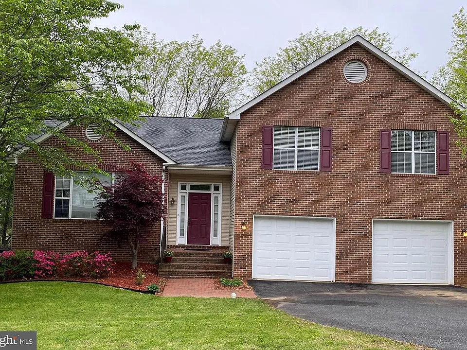 70 Dorothy Ln