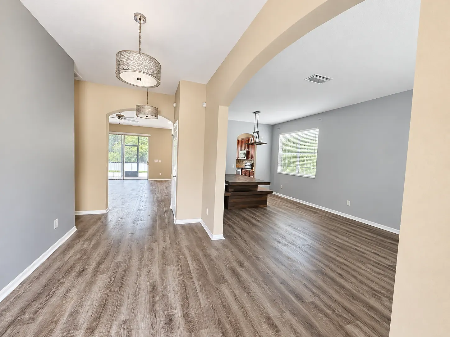 Beautiful 5-Bedroom Home with a Fully Fenced Yard in Land O? Lakes — Photo 3