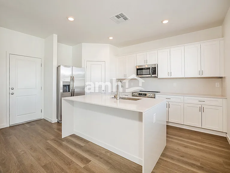 2248 Monroe Ave — Photo 3
