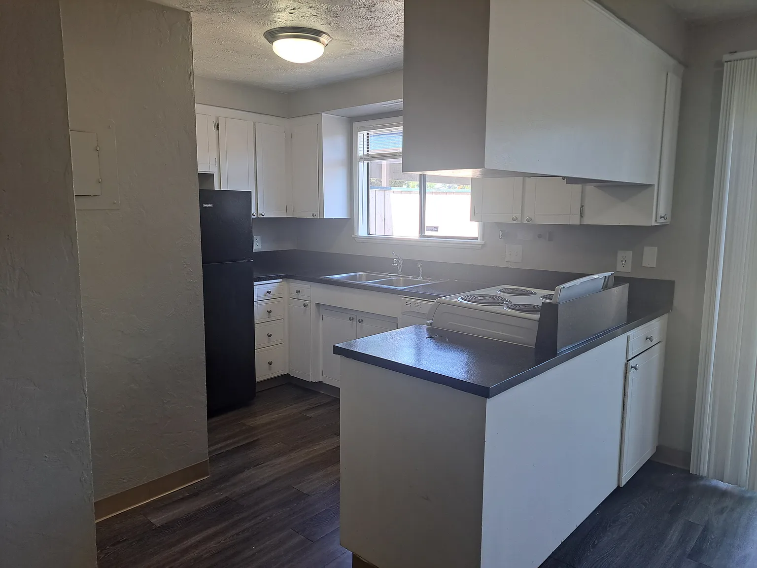 2 bed, 1.5 bath, 1115 sqft, $2,039 — Photo 4