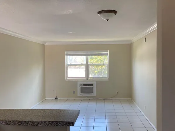 1450 E Sample Road #211, Pompano Beach, FL 33064