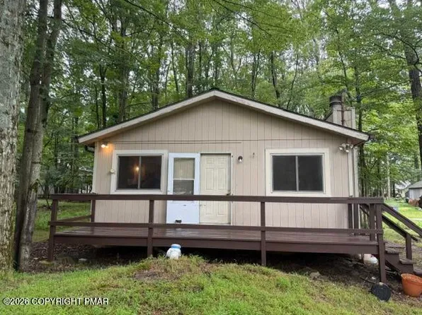 5185 Hummingbird Dr, Pocono Summit, PA 18346