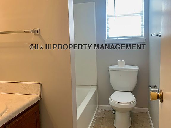 3rd image of 1413 E 21st Ter