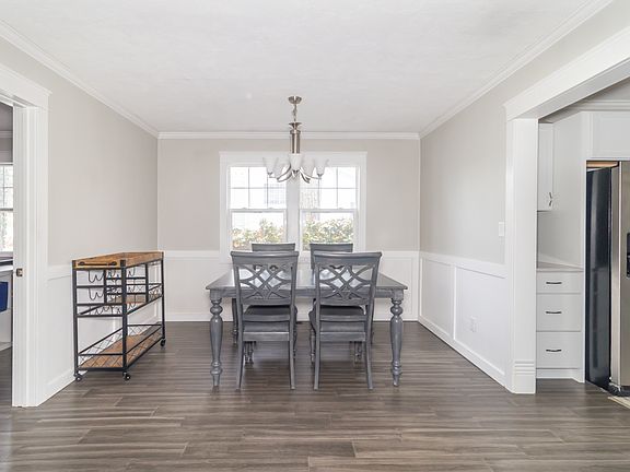 5th image of 1104 Woodlawn Dr