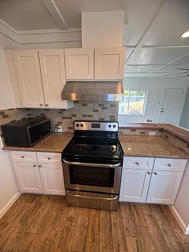 1160 Manhattan Beach Blvd Photo 1
