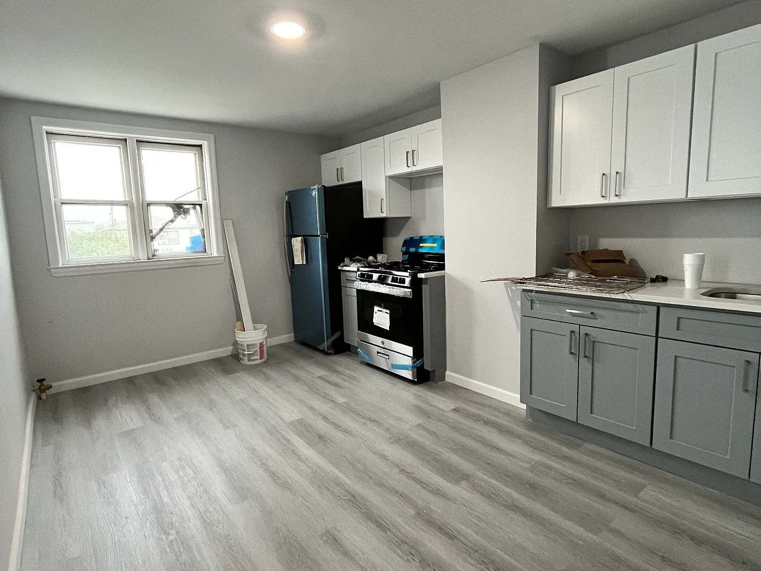3 bed, 1000 sqft, $2,500 — Photo 2