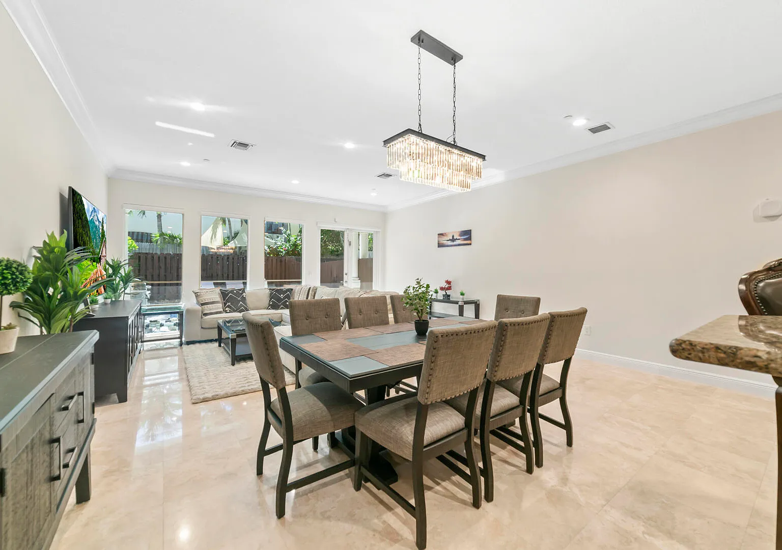 3 bed, 3.5 bath, 3083 sqft, $6,400 — Photo 3