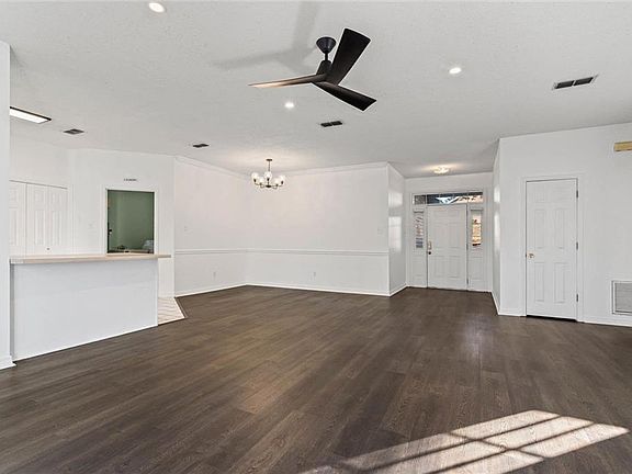 4th image of 1263 Smithfield Rd E