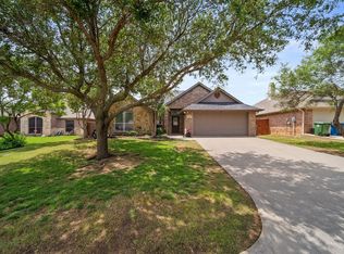 816 Ridgecrest Ct, Aubrey, TX 76227