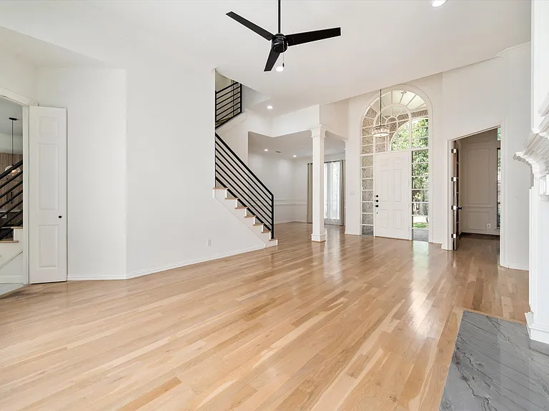1004 Chimney Hill Trl — Photo 8