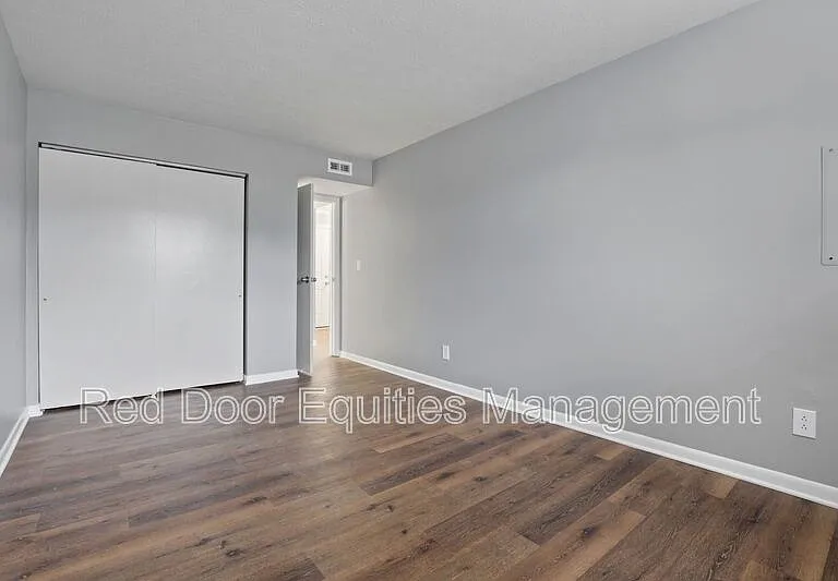 123 W Walnut St #N — Photo 6