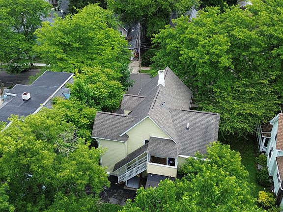 3rd image of 6 Carlton St #1