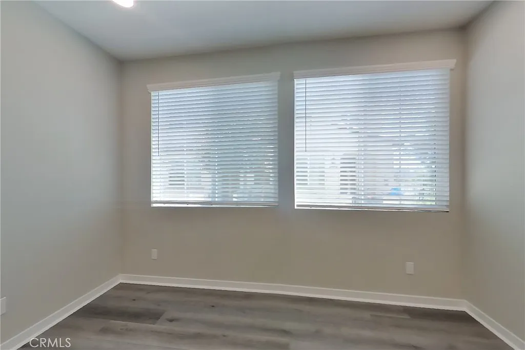 3 bed, 2.5 bath, 1361 sqft, $3,049 — Photo 2