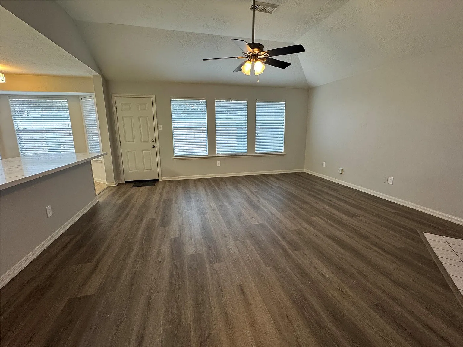 4 bed, 2.0 bath, 1918 sqft, $2,275 — Photo 4