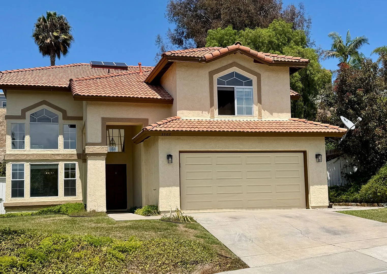 Spacious Five Bedroom in Rancho Del Oro — Photo 3