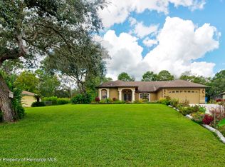 9039 Mavis Rd, Weeki Wachee, FL 34613
