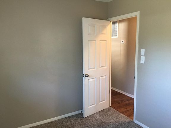 3rd image of 2587 Mariposa St