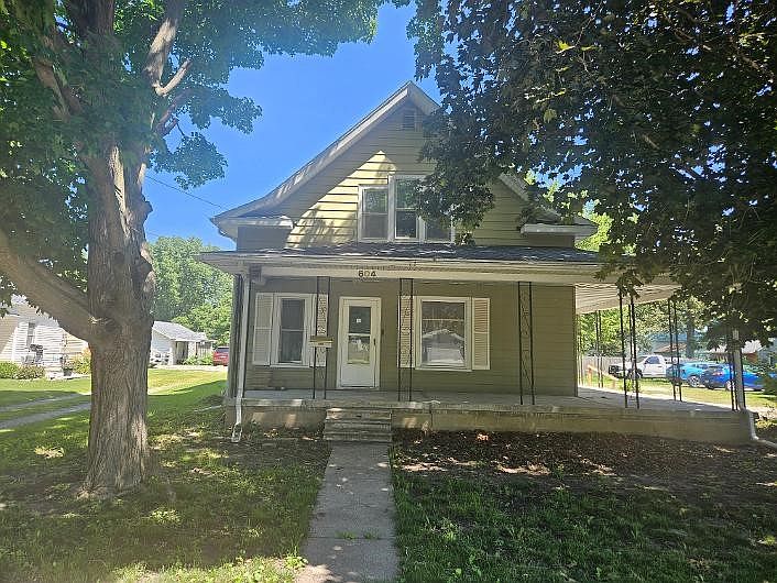1st image of 604 S 3rd Ave E