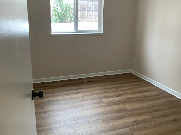 1108 Alford St — Photo 9