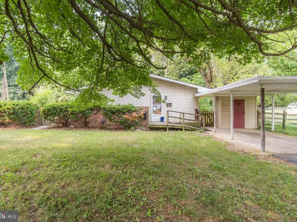 1131 Outer Dr, Hagerstown, MD 21742