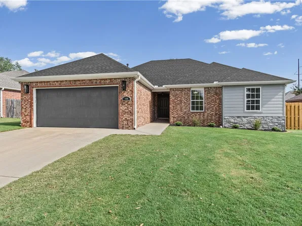 369 Remson Ln, Springdale, AR 72762