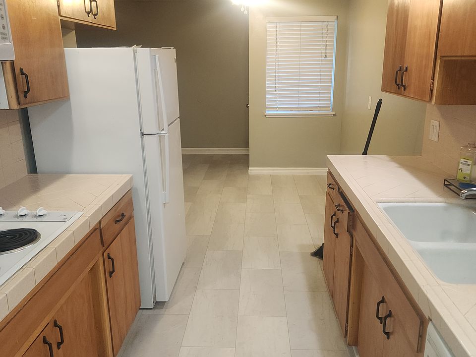 2nd image of 3 Peacock Ln