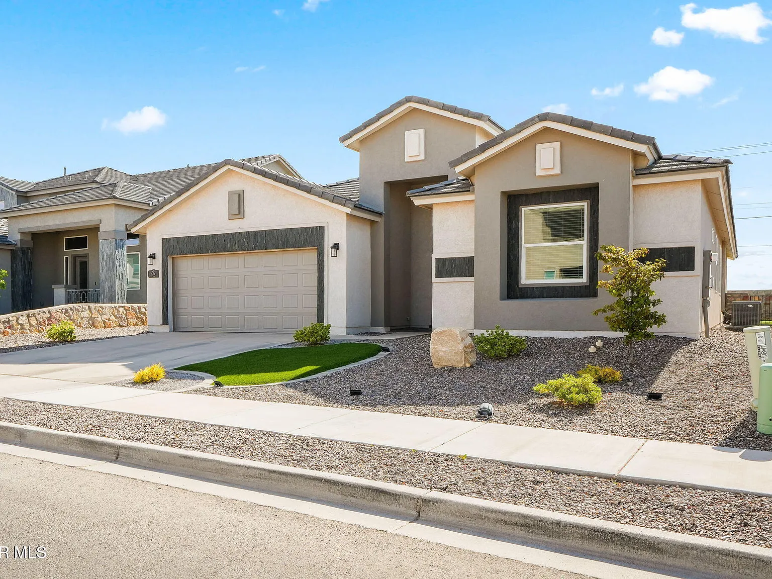 4 bed, 2.0 bath, 2115 sqft, $2,700 — Photo 3