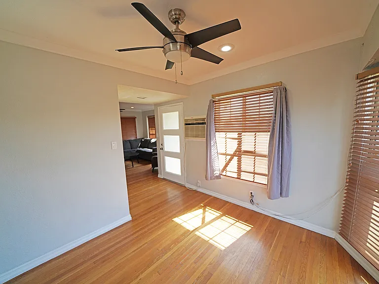 13719 S San Pedro St — Photo 5