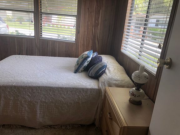 4th image of 910 Jennifer St