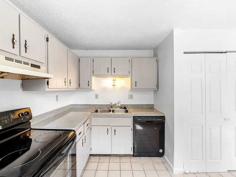 334 Mount Everest Dr — Photo 3